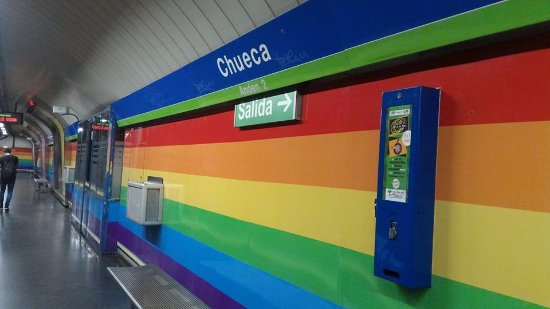 metro chueca gay