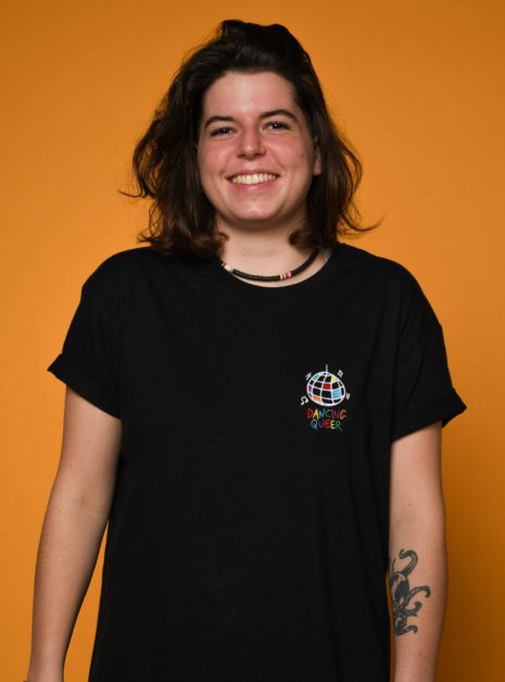 tshirt-noir-dancing-queer-pheros-lgbt