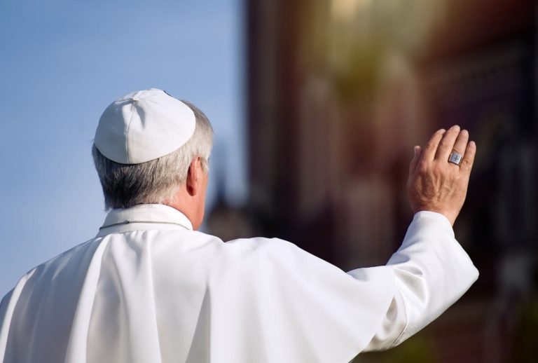 Le pape François, chef de l’église catholique, éclaircit sa position sur l’homosexualité