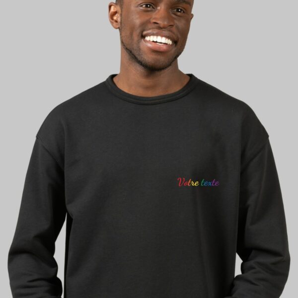 🎨 Sweat noir brodé personnalisé