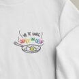 sweat-va-te-faire-queer-un-oeuf-blanc-min