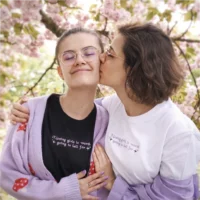 Sapphic-Kissing-Duo-Bisous