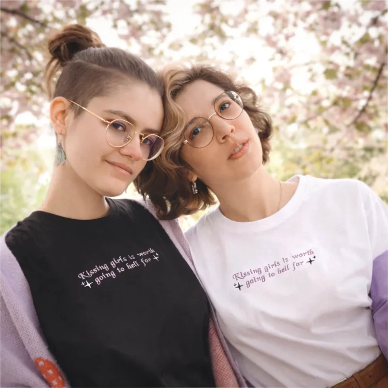 Sapphic-Kissing-Duo-Face Sapphic-Kissing-Duo-Face