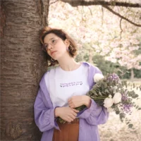 Sapphic-Kissing-White-Fleurs
