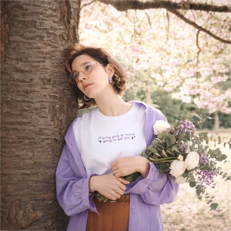 Sapphic-Kissing-White-Fleurs Sapphic-Kissing-White-Fleurs