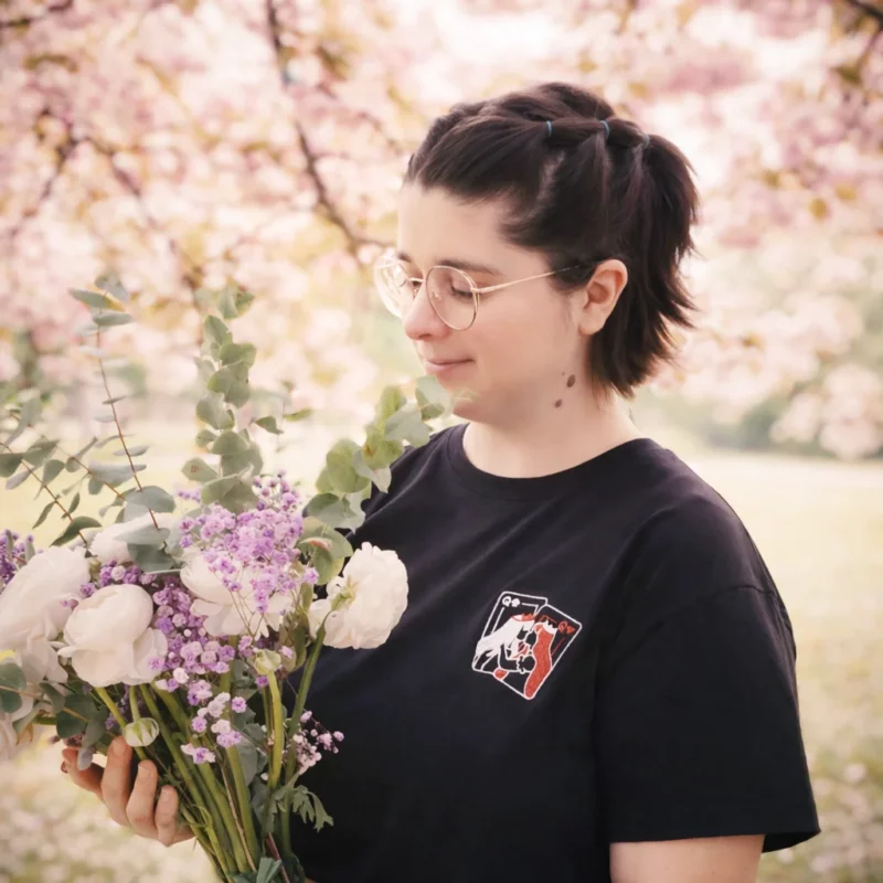 Sapphic-Queen-Black-Bouquet