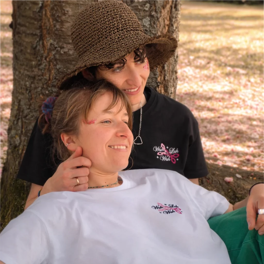 Sapphic-WLW-Duo-Couche